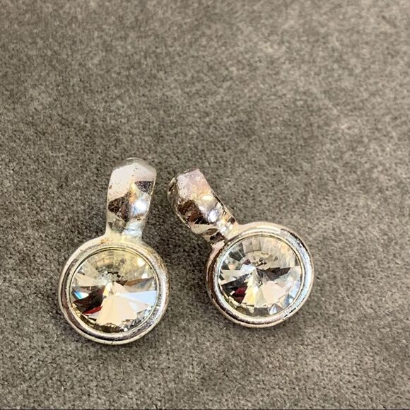 🛍3/$20 SILVERTONE circular round rhinestone stud earrings - Picture 1 of 8